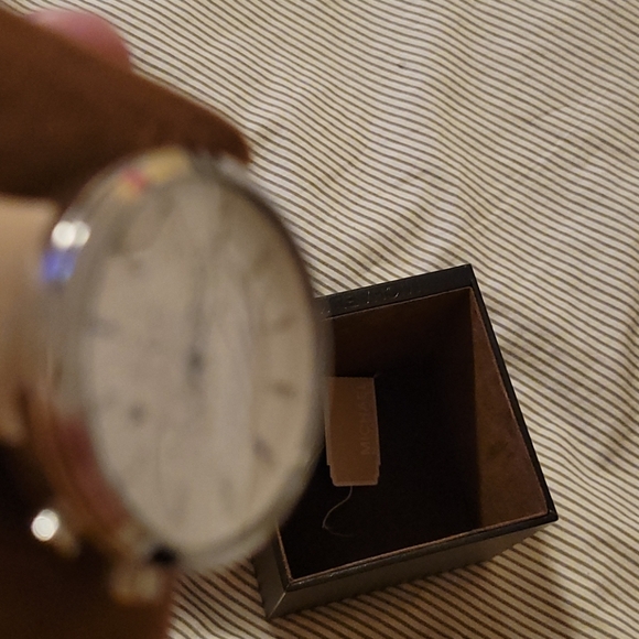 Like new Beige leather Michael Kors watch - Picture 4 of 8